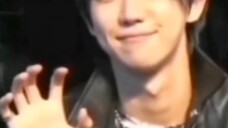 After being an idol for a long time, your hands will automatically open