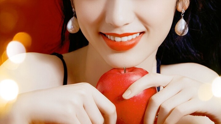 【Zhou Ye】Tidur di kursi! Siapa nih artis muda berwajah memesona kelahiran 1995?!