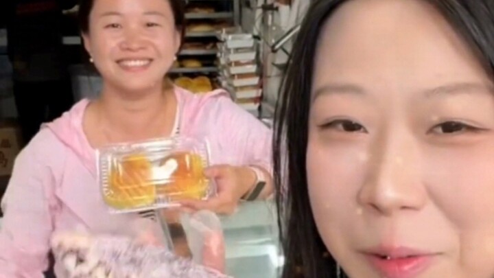 Vì bản thân thích ăn bánh bao việt quất nên đã khiến nó nổi tiếng, không cho nó ngừng bán, thậm chí 