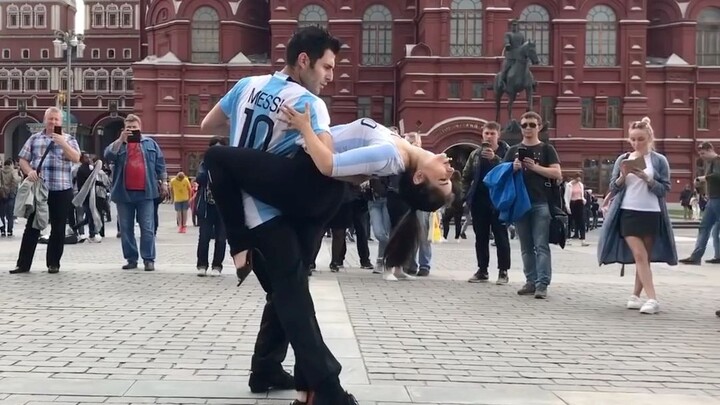 رقصة "على بعد خطوة واحدة" لـ ميسي | تانغو الأرجنتينية U Tango