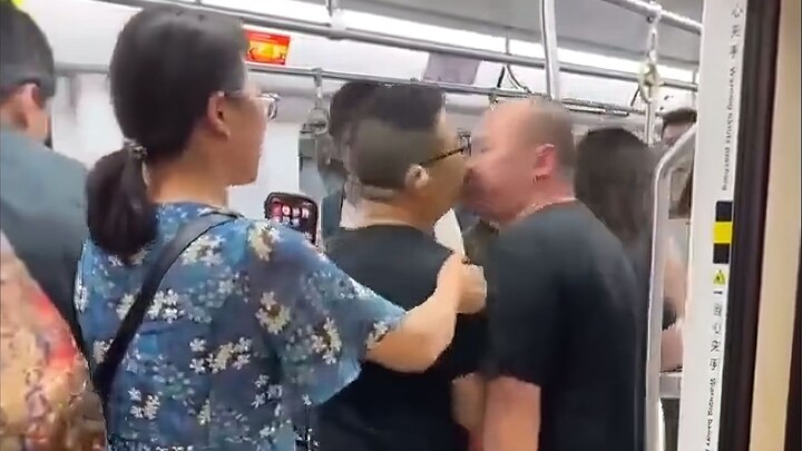 Chinese People Have Their Own Way of Arguing!