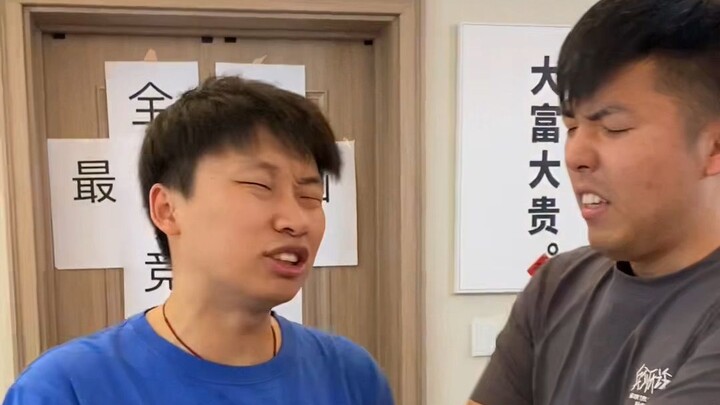 粉丝给大聪明三兄弟送礼物，太绝了，最后一个真的要鼓掌