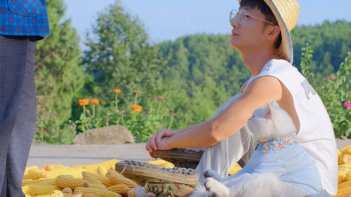 Đa Đa thì có xấu xa gì chứ, nó chỉ lén lút ăn bỏng ngô thôi mà!