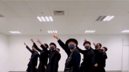 Zhang Yixing's "Ascetic Monk" choreographer's practice room