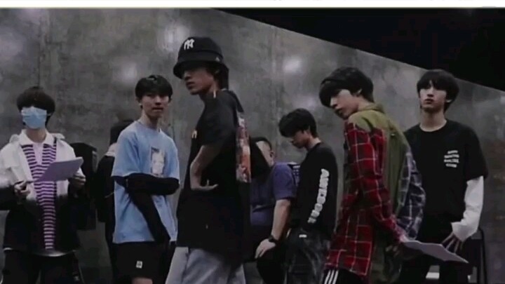 การเต้นรำเป็นกลุ่มที่น่าทึ่งมาก