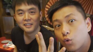 Challenge the world's spiciest hot pot with Xiaoxiang! After one bite, the two guys burst into tears
