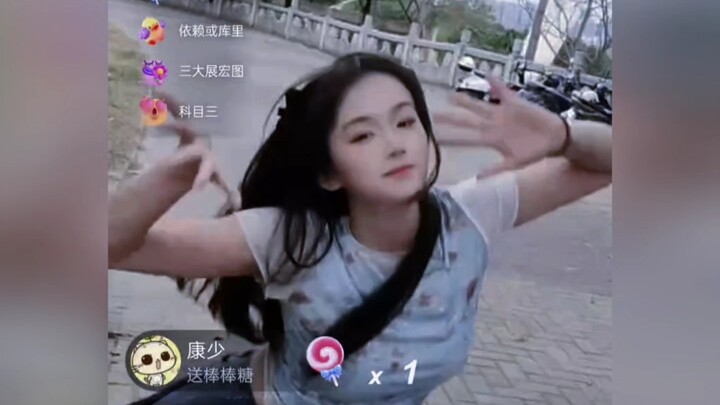 Sister dances on Yonghe Bridge, surrounded by a crowd of delivery guys—and goes viral overnight! #De