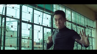 叶问3.李小龙觉得自己速度很快，为什么叶问一言不发去开门呢？