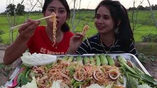 กินยำมาม่าทะเลรวมรสเด็ด เผ็ดมากกกก