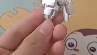 The packaging box is changed to a silver chariot