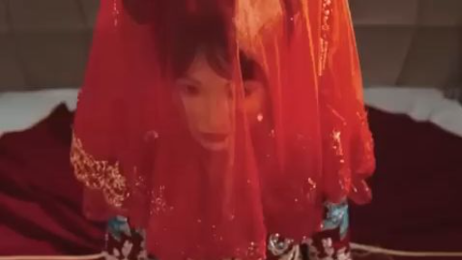 Dipaksa menikahi CEO cacat, tapi aku menyembuhkan kakinya dan jadi kesayangan