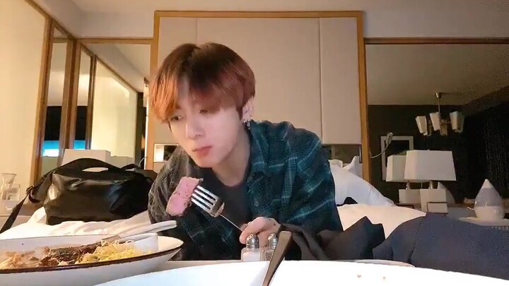 191208 ประเทศเล็กๆ ทวีตอีกแล้ว เจ้ากระต่ายกำลังกินอาหาร (ติดเทรนด์หลายประเทศ ทำให้ทวิตเตอร์ล่มฮ่าฮ่า