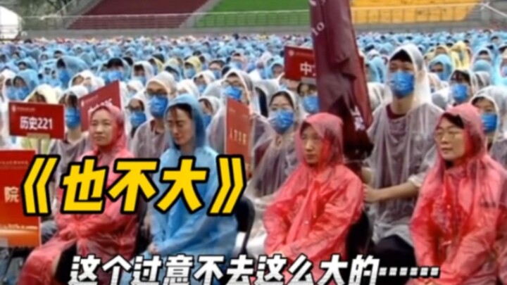 Hangzhou Normal University's pathetic attempt at sheltering from the rain lololololol "Not very effe