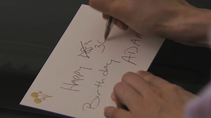 Người mẹ rút toàn bộ tiền lương hưu tích cóp suốt 20 năm chỉ để mua cho con trai một chiếc siêu xe l