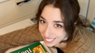 Ternyata kalau tangan orang Italia diikat, mereka tidak bisa bicara lagi, sampai aku memberi nanas..