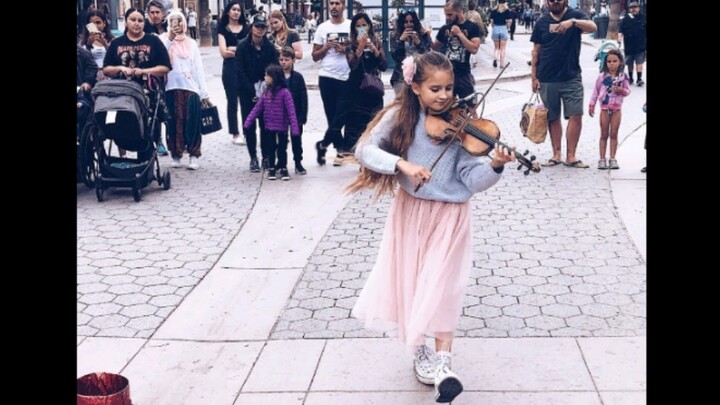 [Music]Violin performance in street by young girl|<Bad Guy>