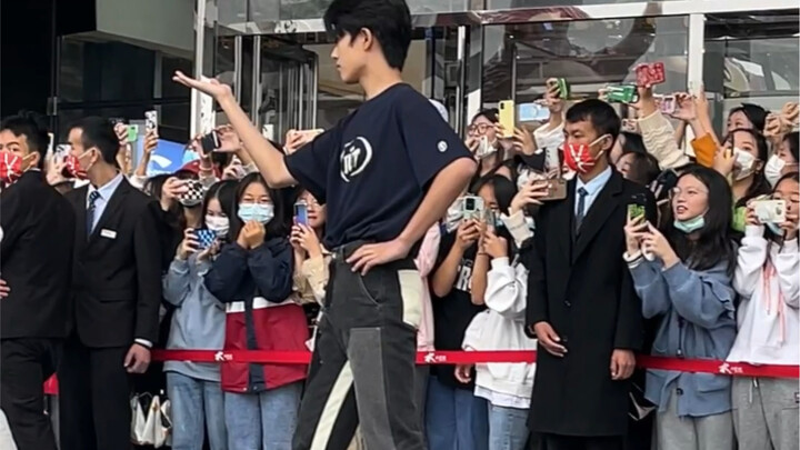Zhang Ji's roadshow group dance "Law" + "Hey Mama" || Not just a vocal powerhouse—little Ji!