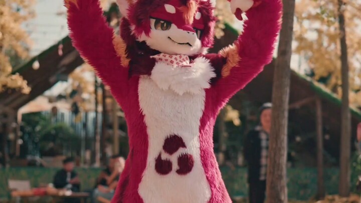 ต่อไปถ้าเห็นฉัน ขอให้เรียกฉันไปเต้นเพลง "อาล่งเหลี่ยนเกอ" ด้วยนะคะ