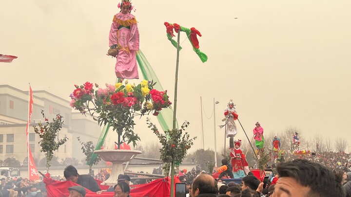 Mass Folk Fire Festival in a Xi’an Village — So “Intense”! This Is What New Year’s Should Really Fee