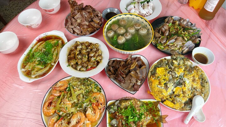 备餐半小时做饭半小时搞定一大桌菜，潮汕人还在忙着游神吃完这餐才算真正过完年了。