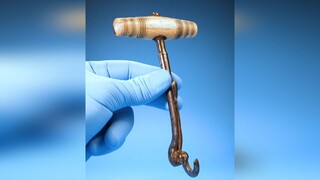 كان الأطباء في القرن التاسع عشر يستخدمون هذه الآلة العقابية لقلع أسنانك.