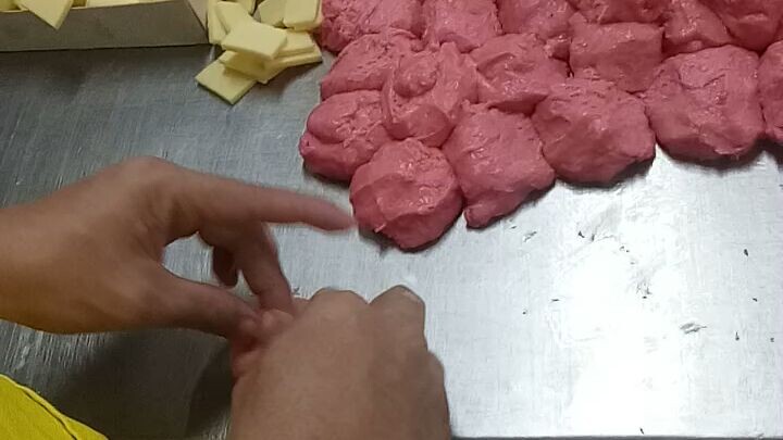 strawberry cheese pandesal