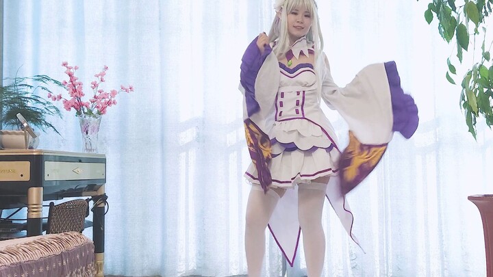 Ketika Emilia Tan muncul di ruang tamu Anda dan menarikan disko platinum 【Chirinko】