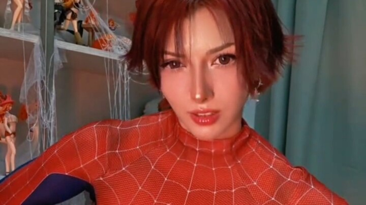 Hot mommy cospley Spiderman😋