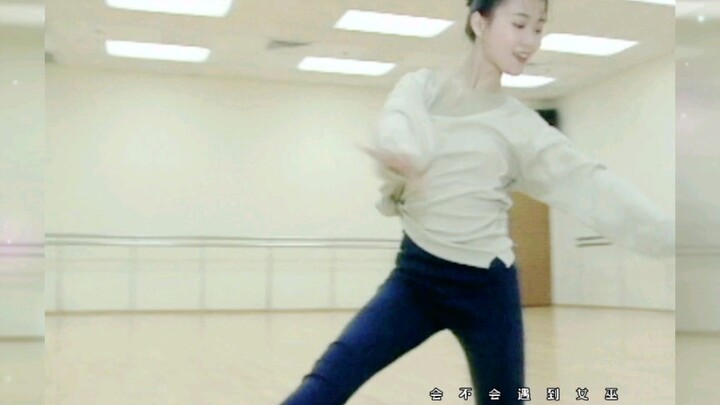 Liang Xiaobing dance mashup costume queen is actually a ballet fairy