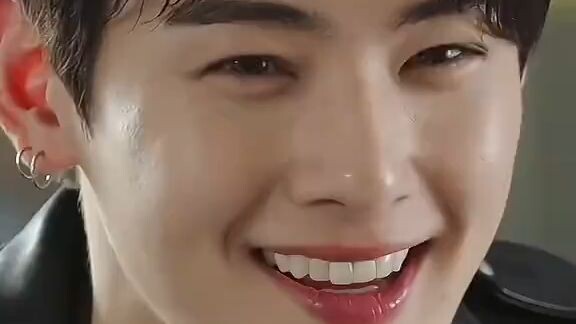 Ang cute nya 😍#eunwoo