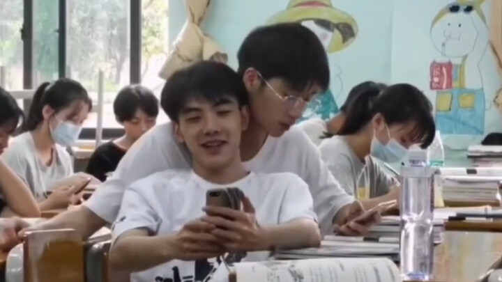 Yêu một anh chàng hotboy trường là cảm giác như thế nào…