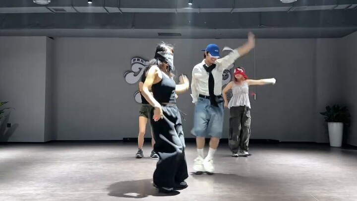 JUMP Blindfolded เวอร์ชันน่าอับอาย