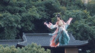 What kind of novel is this where the heroine appears?