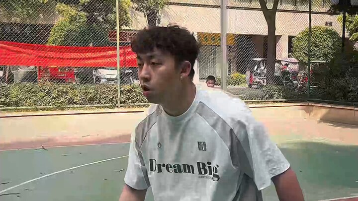 欺不欺软不知道，但是真的很怕硬