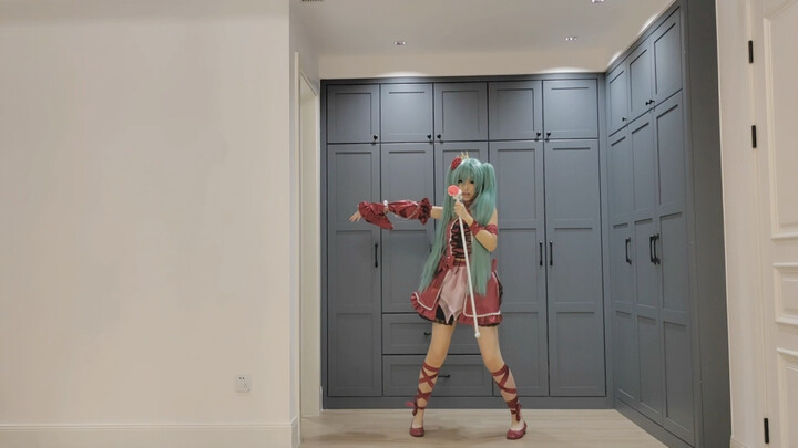 【Lệ Thanh】Tự hát và nhảy “Romeo và Cinderella” mà mở hết mic thì khó quá (((╹д╹;)))