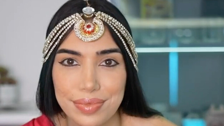 Setelah memfilmkan transformasi India selama 24 jam, ternyata aku datang terlambat