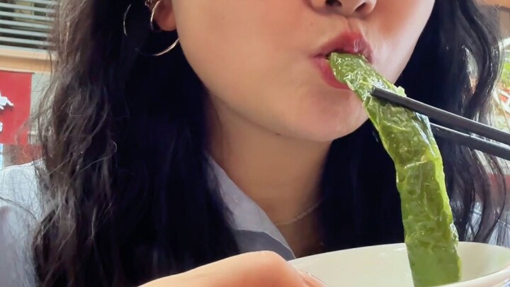 อายุ 38 ปี ยังคงทำตัวบ้าๆ กับเพื่อนสนิทบนท้องถนน!!