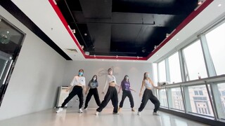 听说今天是医师节，鼓起勇气发一个舞蹈片段～我谅你萌不好意思喷我渣～《how you like that》不要真话只要排面谢谢！（不要问！问就是C位～）