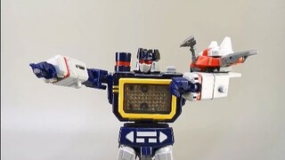 Review - Small scale Transformers NA Soundwave Review