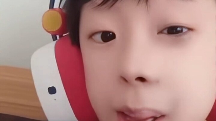 Kirim kode custom wajahnya ke aku, Long Xiaolan!