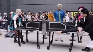 At the comic convention you can even see the famous scenes from Jujutsu Kaisen recreated!