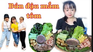 Nàng Út Ống Tre làm mẹt bún đậu mắm tôm đãi 3 vị khách Út Mini, bé Huyền Hre và chị Hường