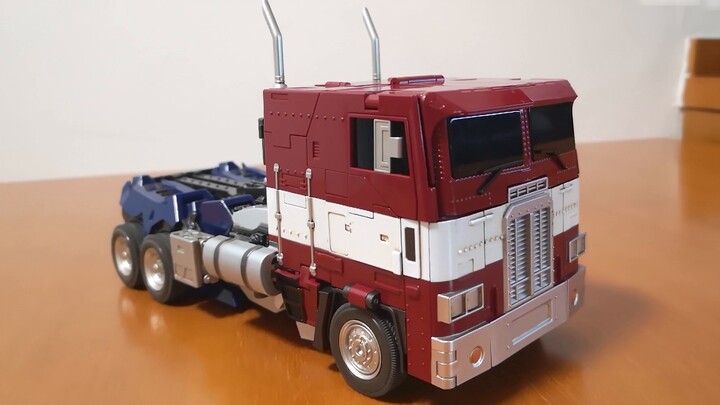 [Stop Motion Animation] Gaiden Optimus Prime vẫn đẹp trai nhất, biến hình mm01