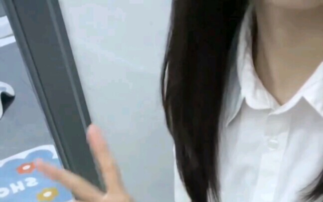 Trải nghiệm khi có một cô bạn gái thích đi tất qua đầu gối là như thế nào nhỉ