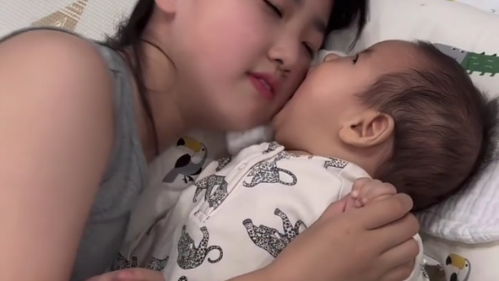 Baby No. 2, at 86 days old, is starting to rebel 😛😂—turning into a little wolf-dog who doesn’t hold 