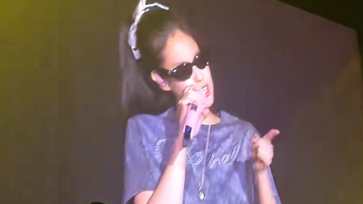 Jennie’s live debut of “Ice Cream” at BP’s Philippines concert — she sings SO well! The vocal runs a