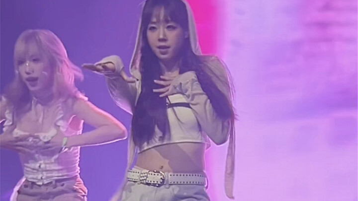 第一次路演抹胸掉了……