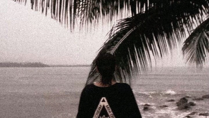 I'm falling to pieces 🥺