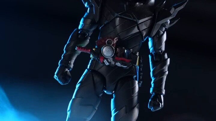 The oppressive feeling of the black knight! Bandai SHF Kamen Rider Build Dangerous Rabbit Tank Metal