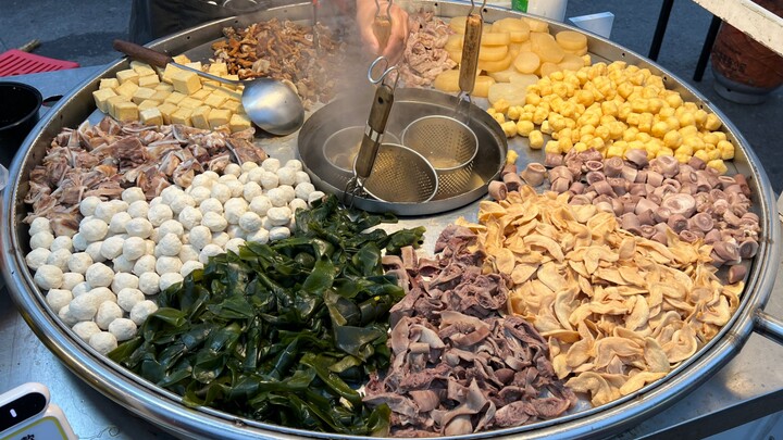 ร้านข้างทางกลางคืน ไส้เนื้อพุ่งน้ำพุจานละ 25 บาท!! มีไส้เนื้อกว่าสิบชนิด เยอะมาก บรรยากาศช่างอบอวลไป